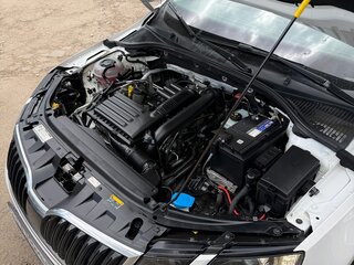 2018 Skoda Octavia III (A7) Рестайлинг, белый, 2090000 рублей, вид 4