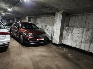 2021 Volkswagen Tiguan II Рестайлинг, коричневый, 2698000 рублей, вид 1