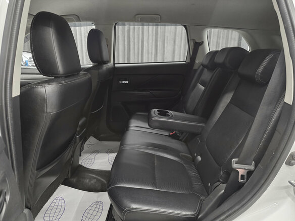2014 Mitsubishi Outlander III Рестайлинг, белый - вид 17