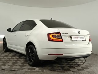 2017 Skoda Octavia III (A7) Рестайлинг, белый, 1560000 рублей, вид 5