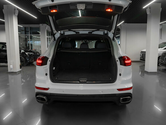 2017 Porsche Cayenne Diesel II Рестайлинг (958), белый, 4100000 рублей - вид 31