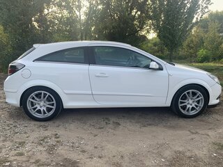 2010 Opel Astra GTC H Рестайлинг, белый, 590000 рублей, вид 2