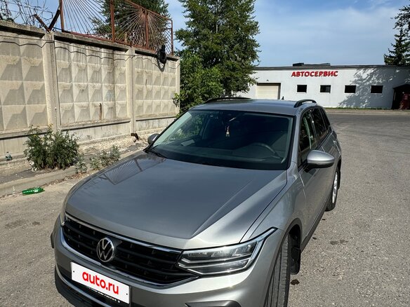 2021 Volkswagen Tiguan II Рестайлинг, серый, 3000000 рублей - вид 2