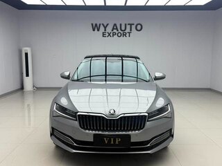 2025 Skoda Superb III Рестайлинг, серый, 2350000 рублей, вид 2