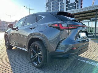 2023 Lexus NX 450h+ II, серый, 4084000 рублей, вид 3
