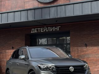 2020 Volkswagen Touareg III, серый, 4800000 рублей, вид 2