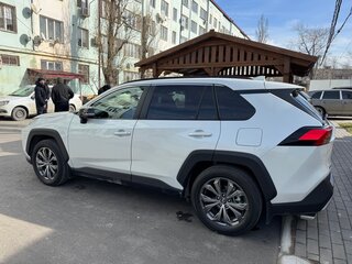 2023 Toyota RAV4 V (XA50), белый, 2900000 рублей, вид 4