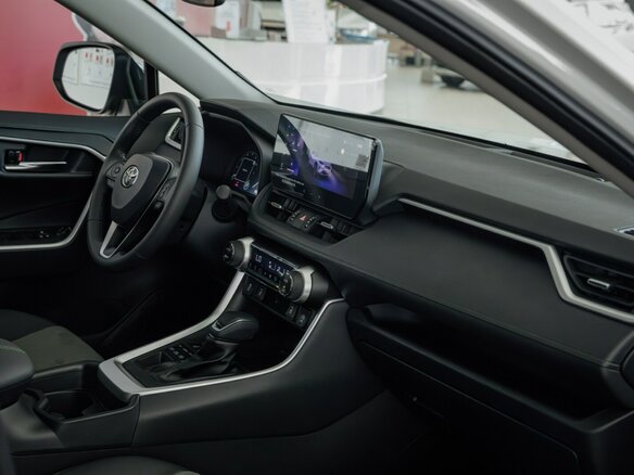 2025 Toyota RAV4 V (XA50), белый - вид 9