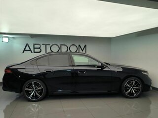 2025 BMW 5 серии 530i xDrive VIII (G60/G61/G68), чёрный, 9990000 рублей, вид 5