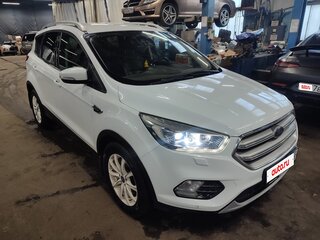 2017 Ford Kuga II Рестайлинг, белый, 1450000 рублей, вид 1