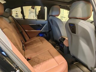 2025 BMW 5 серии 530i xDrive VIII (G60/G61/G68), чёрный, 12629900 рублей, вид 5