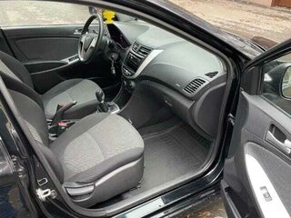 2013 Hyundai Solaris I, чёрный, 670000 рублей, вид 5