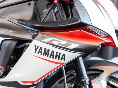 2022 Yamaha YZF-R1, чёрный, 2100000 рублей, вид 2