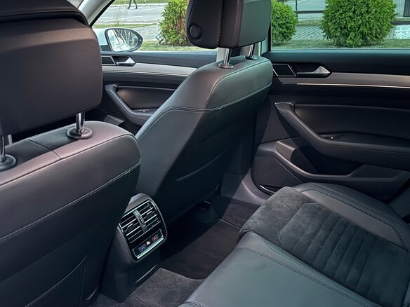 2018 Volkswagen Passat B8, белый, 1990000 рублей - вид 32