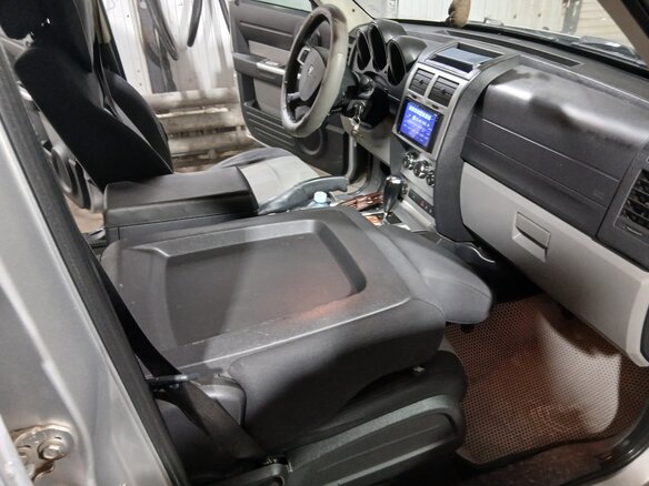 2007 Dodge Nitro, серебристый, 910000 рублей - вид 9