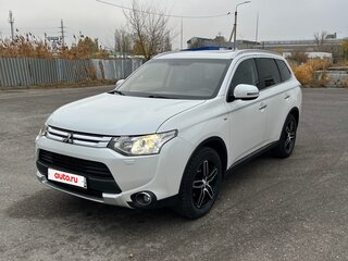 2014 Mitsubishi Outlander III Рестайлинг, белый, 2100000 рублей, вид 2