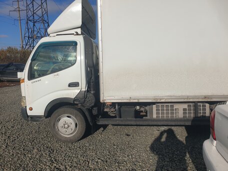 2002 Toyota Dyna, белый, 1500000 рублей, вид 3