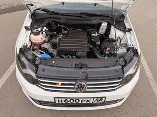 2017 Volkswagen Polo V Рестайлинг, белый, 1200000 рублей, вид 2