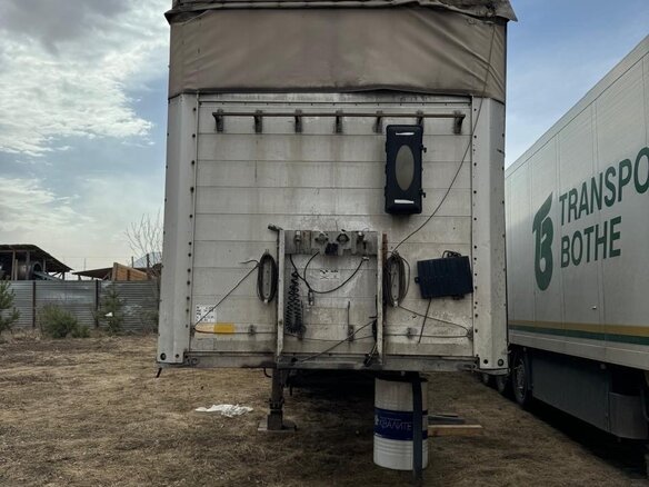 2005 Schmitz Cargobull SCS, чёрный, 550000 рублей - вид 1