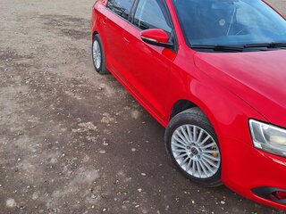 2011 Volkswagen Jetta VI, красный, 1000000 рублей, вид 4