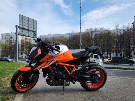 2022 KTM 1290 Super Duke R Evo, оранжевый, 1300000 рублей, вид 5