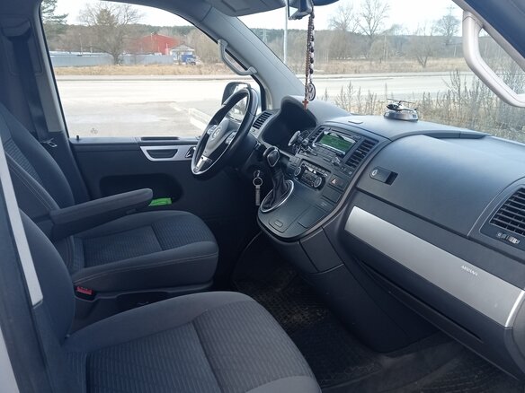 2013 Volkswagen Multivan T5 Рестайлинг, серебристый, 2575000 рублей - вид 16