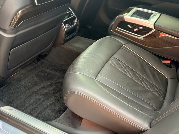 2017 BMW 7 серии Long 750Li xDrive VI (G11/G12), чёрный, 3800000 рублей - вид 23