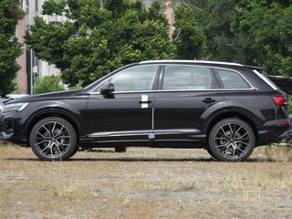 2025 Audi Q7 55 TFSI II (4M) Рестайлинг 2, чёрный, 13100000 рублей, вид 4