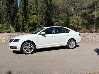 2018 Skoda Octavia III (A7) Рестайлинг, белый, 1750000 рублей, вид 3