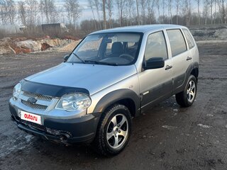 2012 Chevrolet Niva I Рестайлинг, серебристый, 220000 рублей, вид 1