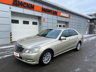 2011 Mercedes-Benz E-Класс 200 7G-Tronic IV (W212, S212, C207), золотистый, 1300000 рублей, вид 1