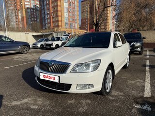 2012 Skoda Octavia II (A5) Рестайлинг, белый, 900000 рублей, вид 1