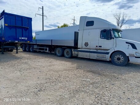 2004 Volvo VN, белый, 2500000 рублей, вид 1