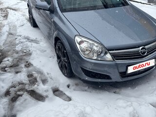 2008 Opel Astra H Рестайлинг, серебристый, 555000 рублей, вид 3