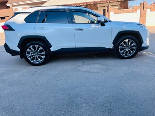 2020 Toyota RAV4 V (XA50), белый, 2070000 рублей, вид 3