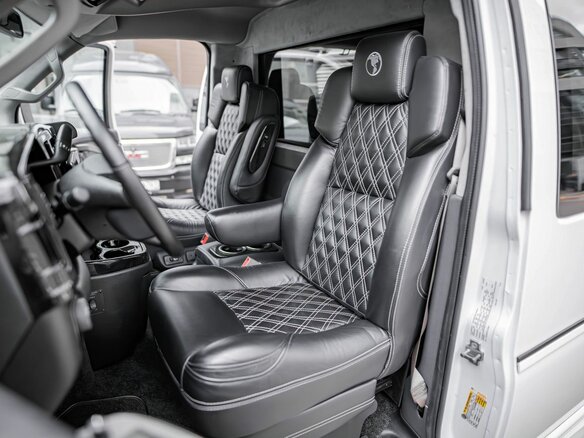 2023 Chevrolet Express II, белый, 11875000 рублей - вид 2