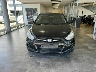 2013 Hyundai Solaris I, чёрный, 620000 рублей, вид 2