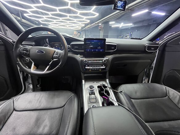 2020 Ford Explorer VI, белый, 4550000 рублей - вид 11
