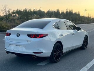 2025 Mazda 3 Axela IV (BP), белый, 1950000 рублей, вид 4