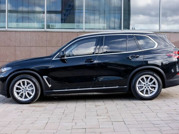 2026 BMW X5 40i IV (G05/G18) Рестайлинг, чёрный, 30500000 рублей - вид 1