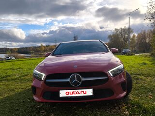 2018 Mercedes-Benz A-Класс 200 IV (W177), красный, 2900000 рублей, вид 2