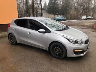 2016 Kia Ceed II Рестайлинг, серебристый, 1300000 рублей, вид 3
