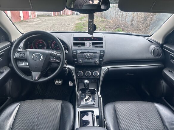 2011 Mazda 6 II (GH) Рестайлинг, белый, 700000 рублей - вид 1