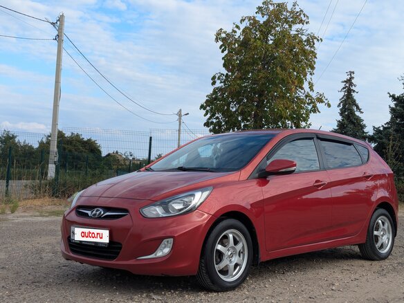 2011 Hyundai Solaris I, красный, 750000 рублей