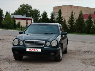 1997 Mercedes-Benz E-Класс 200 II (W210, S210), зелёный, 175000 рублей, вид 1