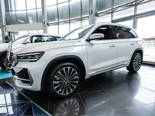2026 Geely Monjaro I Рестайлинг, белый, 4954990 рублей, вид 1