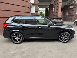 2019 BMW X5 45e IV (G05/G18), чёрный, 8000000 рублей, вид 4