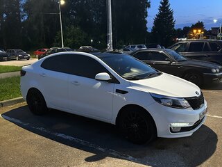2016 Kia Rio III Рестайлинг, белый, 900000 рублей, вид 4