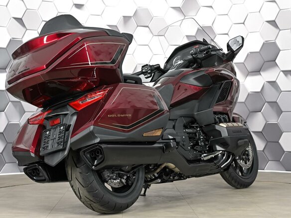 2025 Honda GL 1800 Gold Wing, красный - вид 6