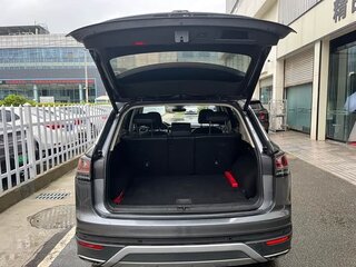 2023 Volkswagen Tayron I Рестайлинг, чёрный, 2026408 рублей, вид 4